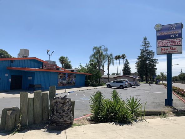 Restaurant For Lease off of HWY 198 - Includes All Equipment : 4545 West Noble Avenue, Visalia, CA 93277